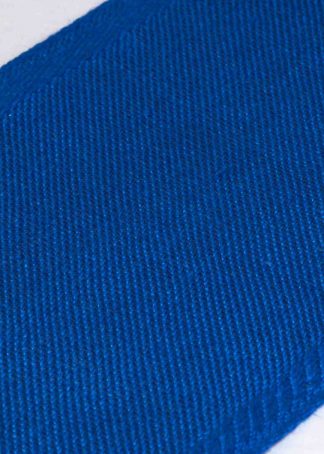 mittel blau, blauer Rand