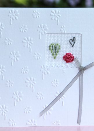 Passepartoutkarte mit Prägedruck Margaritenblüten
