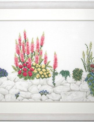 Blumenzauber an der Trockenmauer
