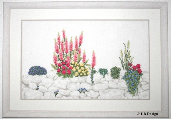 Blumenzauber an der Trockenmauer