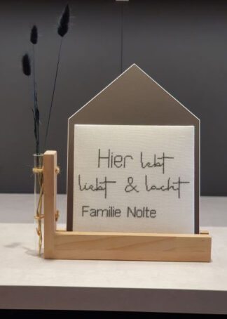Holzständer "Hier lebt, liebt u. lacht"