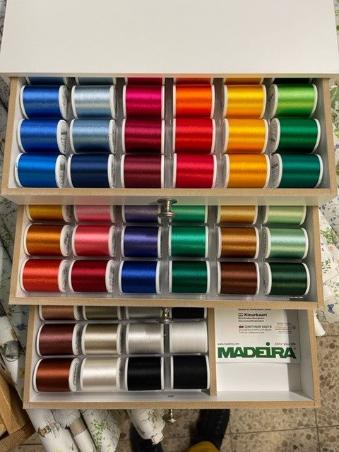 Madeira Stickgarntruhe 1000 – Bild 2